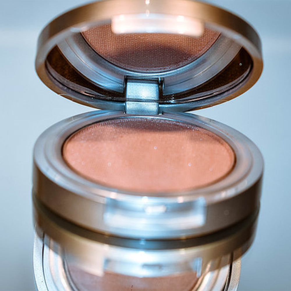 Bronzer minerale abbronzato