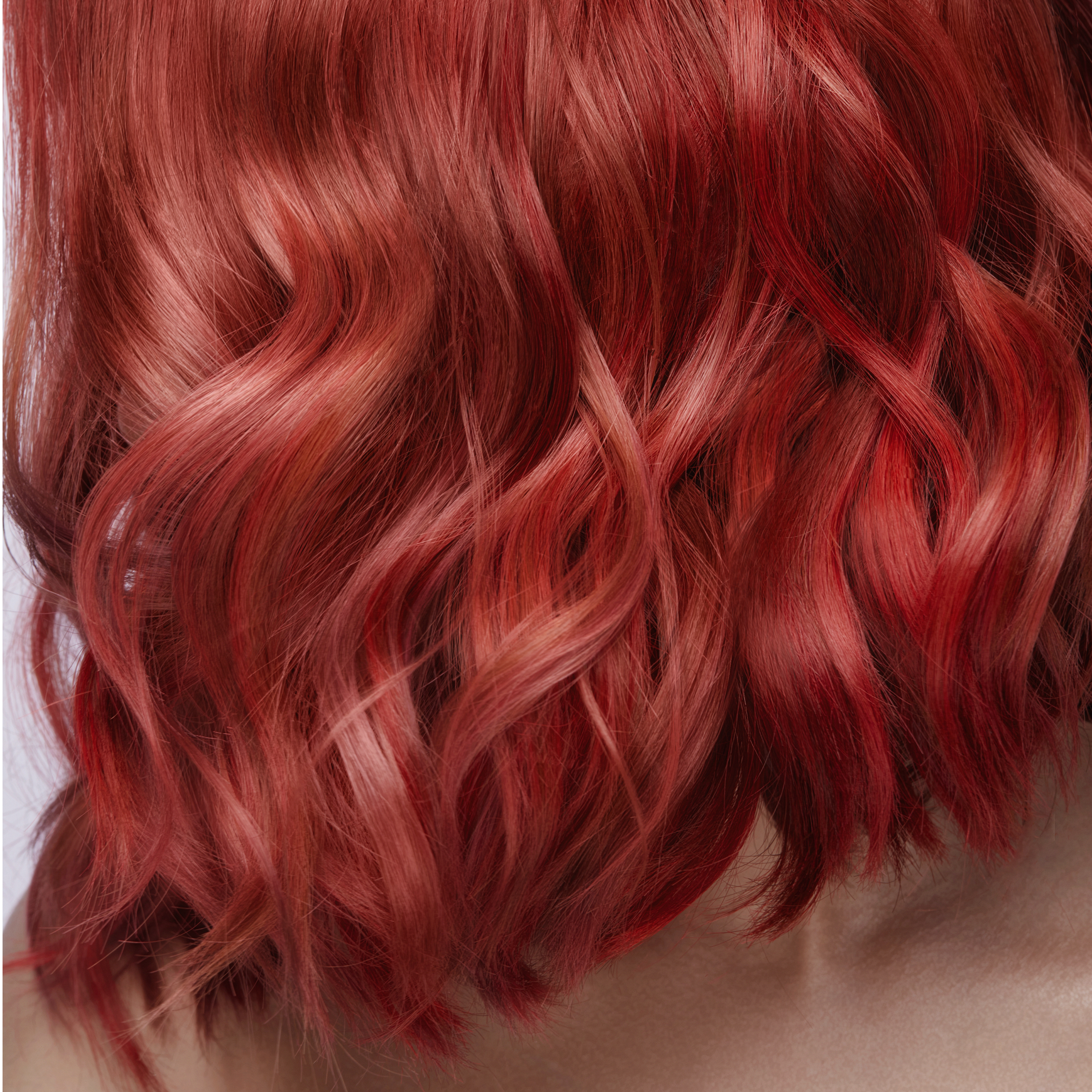 Červená hydratační barva uložení šamponu